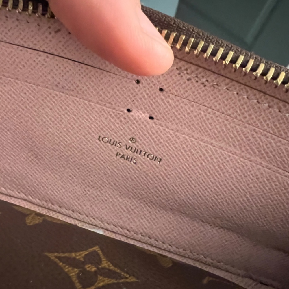 Louis Vuitton Wallet - Picture 2 of 4